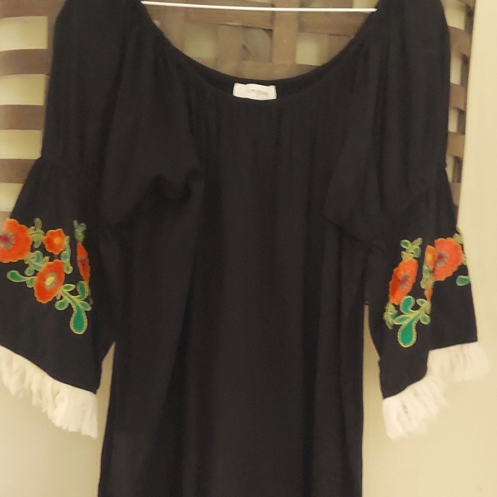 Beautiful.. UMGEE TUNIC .. EITHER WEAR AS A SHORT DRESS,OFF SHOULDERS